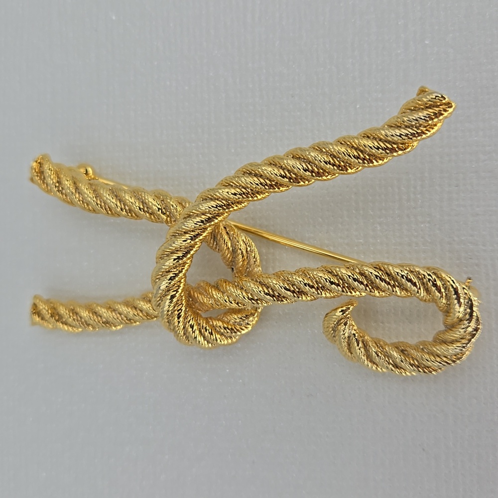 Gold Tone Twisted Rope "K" Initial Brooch - Picture 2 of 6